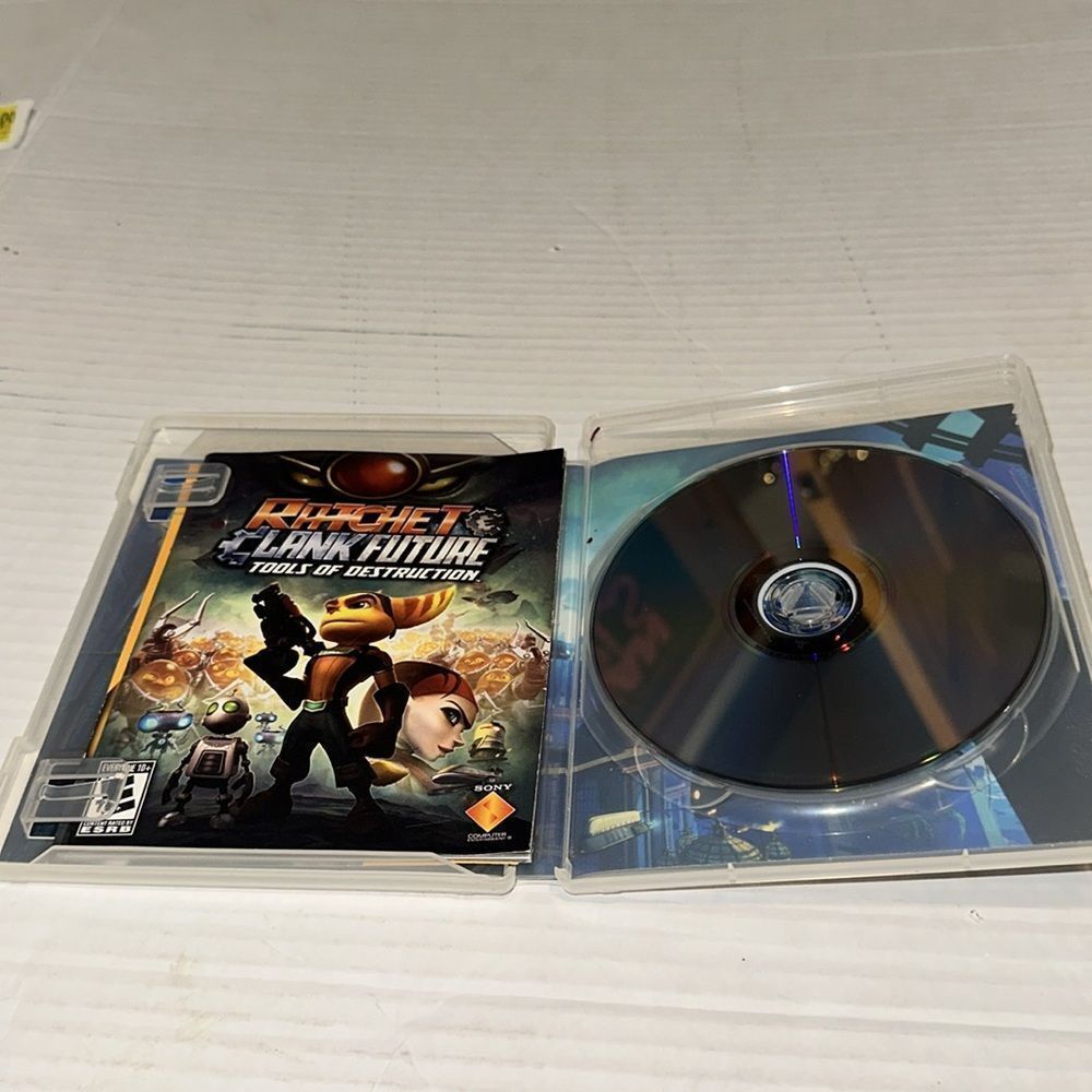 PS3 Ratchet and Clank Future Tools of Destruction Game - Picture 2 of 2